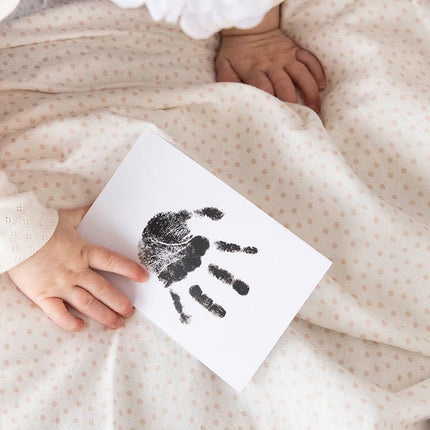 Kate & Milo Clean Touch Ink Pad, No Touch Ink Pad for Baby, Handprint and Footprint Makers, DIY Baby Keepsake, Newborn Babyprints Keepsake, Black Ink