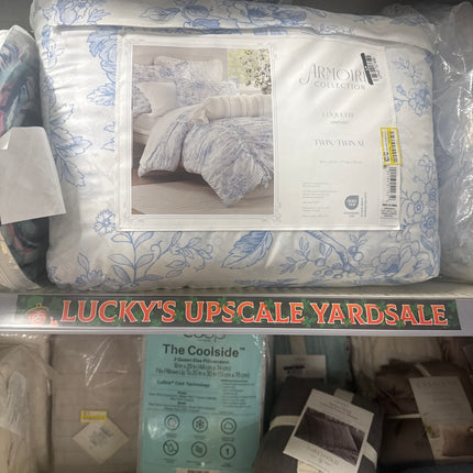 Armoire Collection Twin/Twin Extra Long Toile Floral Comforter Blue