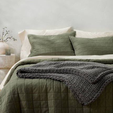 Casaluna Oversized Chunky Knit Bed Throw 50x70in Dark Gray