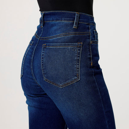 DG2 Diane Gilman Virtual Stretch Denim Straight Leg Crop Jean for Women