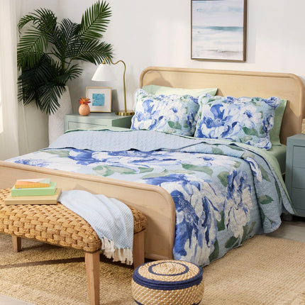 https://i01.hsncdn.com/is/image/HomeShoppingNetwork/rocs1200/emryn-house-100-cotton-scalloped-edge-quilt-set-d-2025031714070164~882763_alt99.jpg