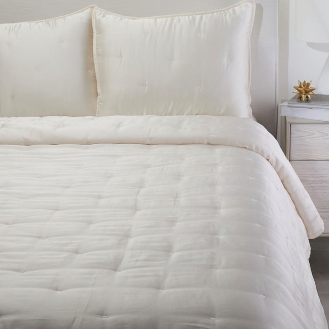 https://i03.hsncdn.com/is/image/HomeShoppingNetwork/rocs1200/wynne-home-3-piece-vanilla-satin-quilt-set-fullqueen-d-20241030094354393~878612.jpg